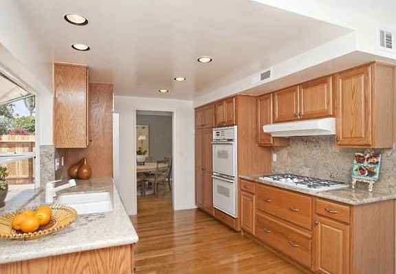 4th image of 3117 Granville Ave