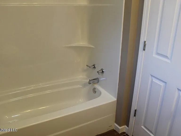 1007 Bassett Dr — Photo 10