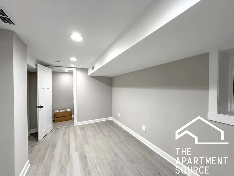 1536 N Hamlin Ave #G — Photo 8