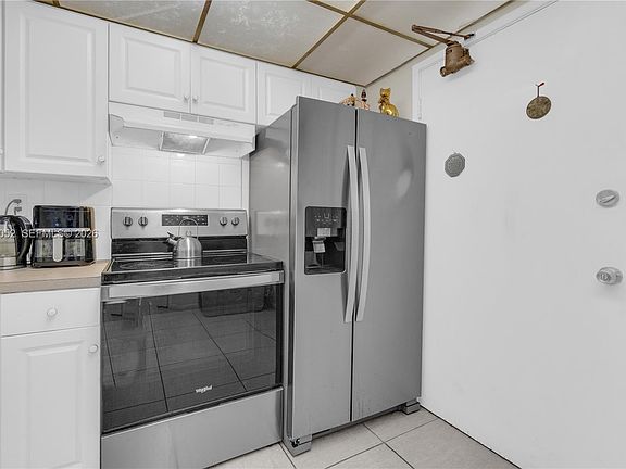 3rd image of 1302 NE 191st St #A221