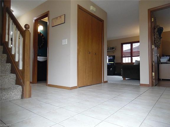 2nd image of 1192 Surfside Cres N