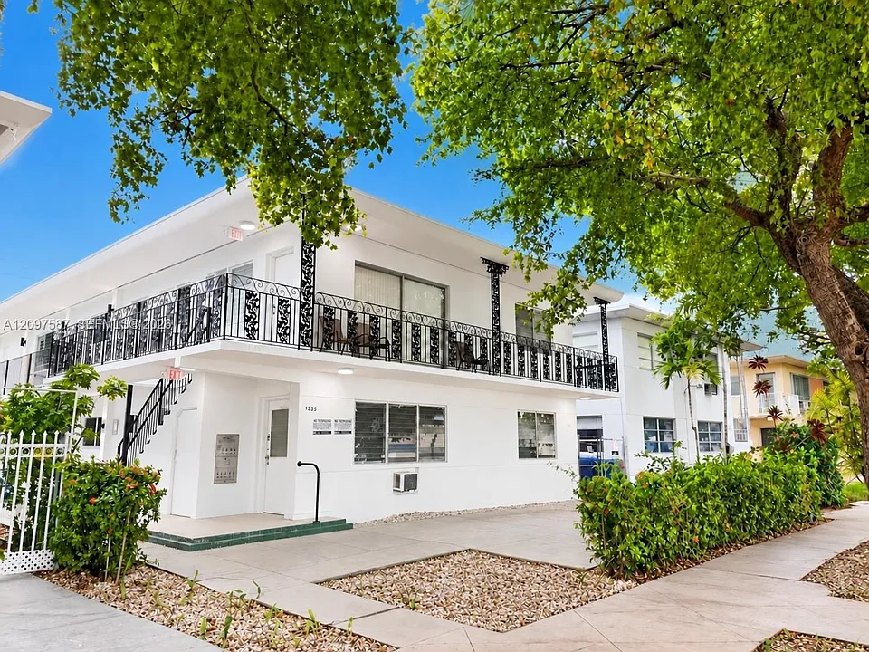 1235 Normandy Dr #2
