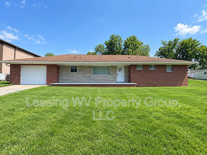 4 bed, 2.0 bath, 1800 sqft, $2,000 — Photo 1
