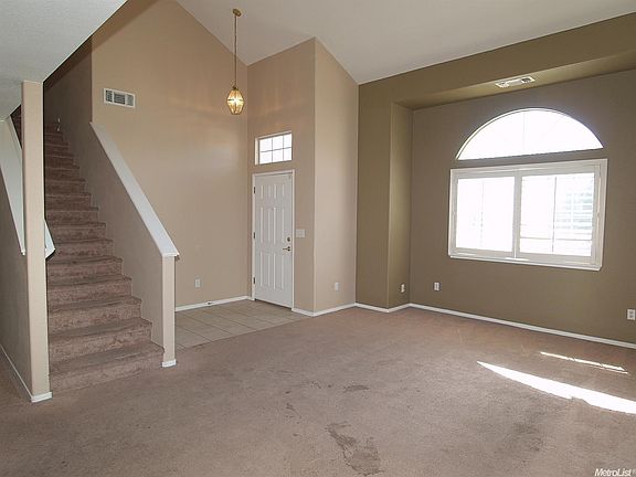 4th image of 2443 Novi Dr