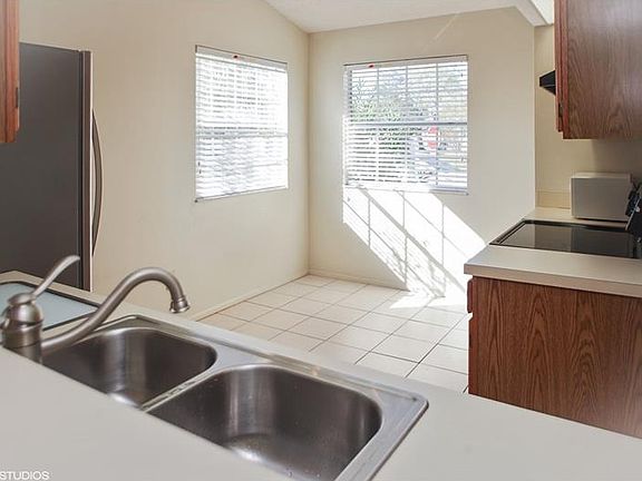 4th image of 826 Danbury Ln