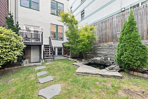 Sold by Compass | media 18