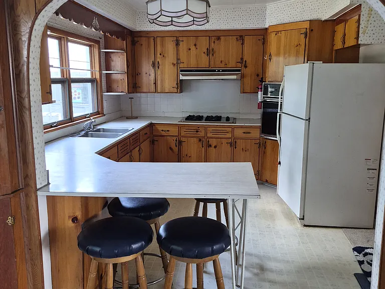 182 Golden Ave #2 — Photo 5