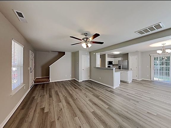 4th image of 3710 Thornwood Dr