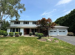 4964 Carnarvon Rd, Syracuse, NY 13215