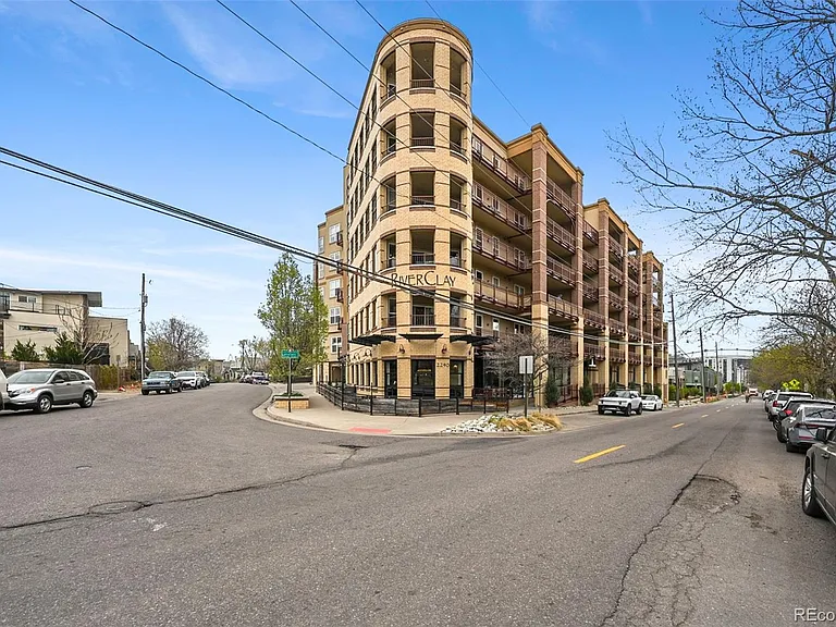 2240 N Clay St #204 — Photo 23