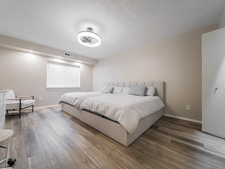 Huntington Green Apartments — Photo 45