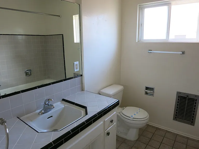 5121 Leo St — Photo 22