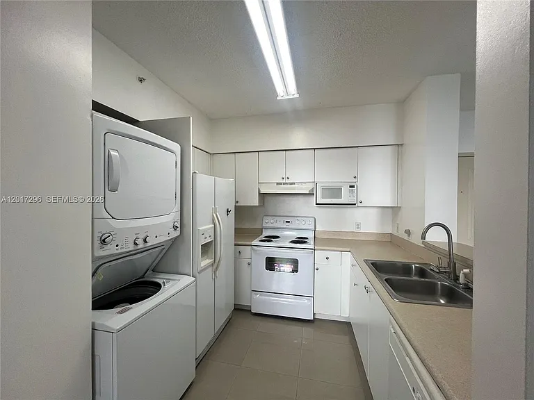 5091 NW 7th St #706 — Photo 4