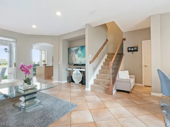 9528 Roundstone Cir, Fort Myers, FL 33967
