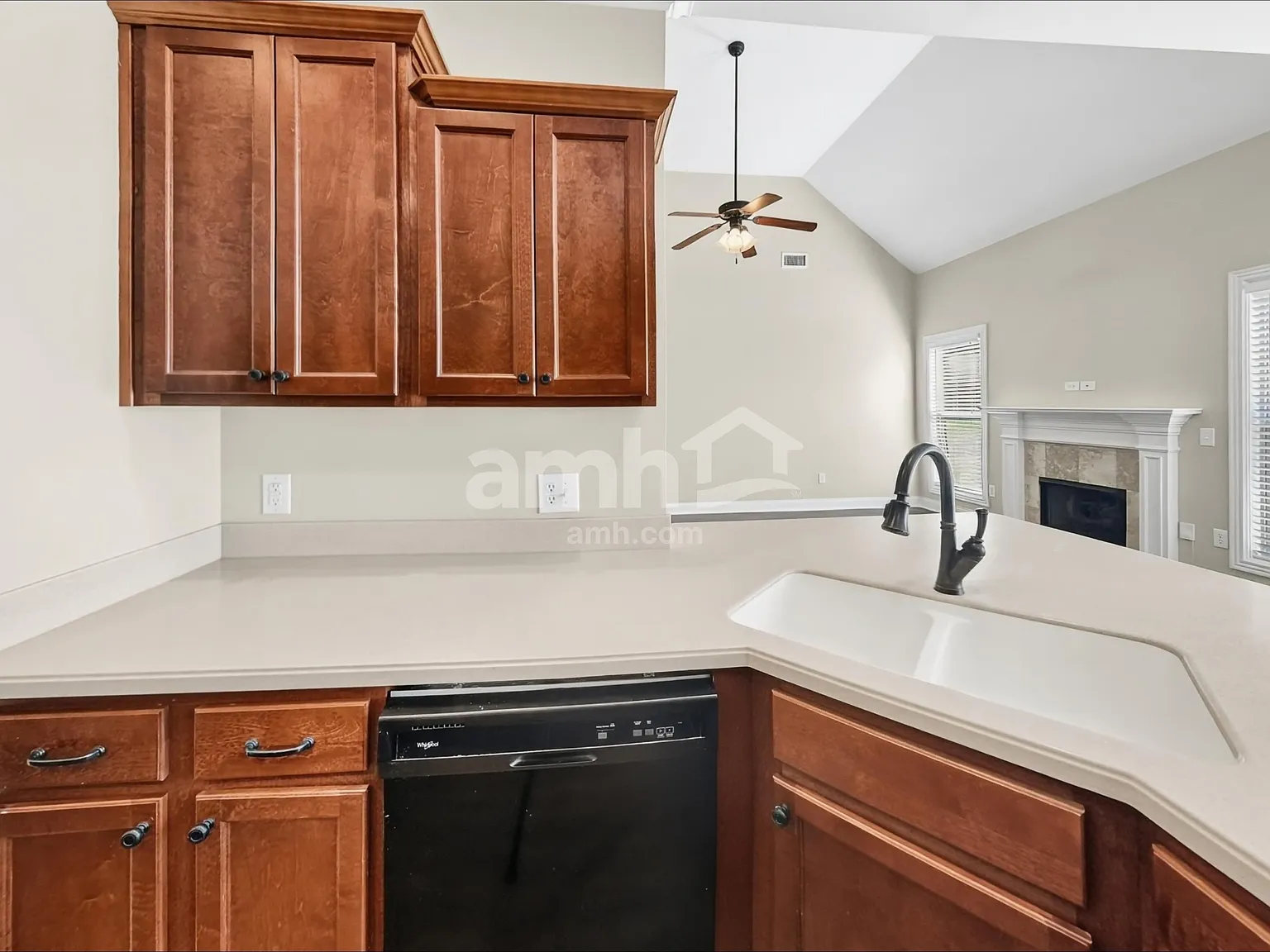 3 bed, 2.0 bath, 2150 sqft, $2,460 — Photo 3