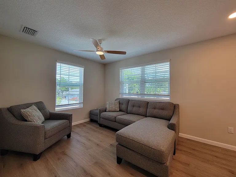 515 26th Ave N #1/2 — Photo 4