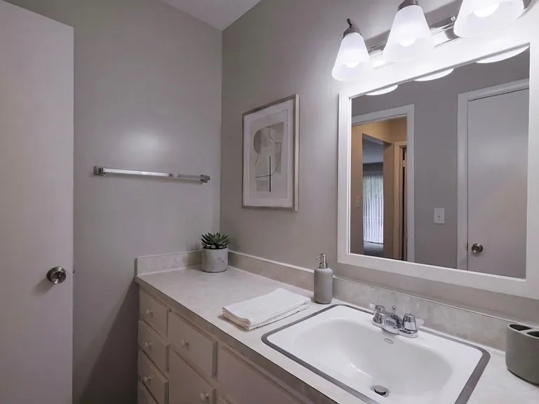 Modern Living in the Heart of Northlake — Photo 45