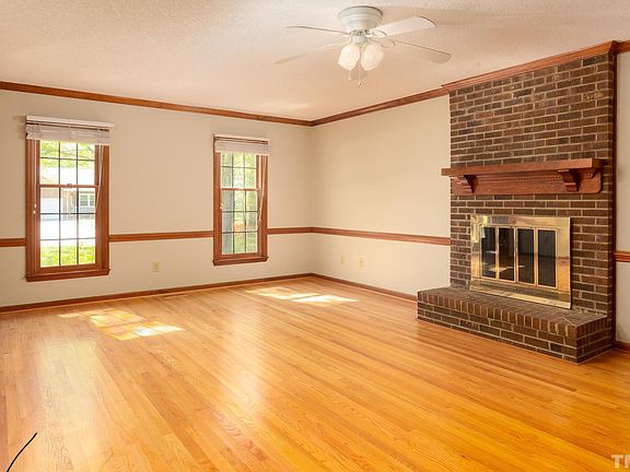 3rd image of 105 Franz Ct