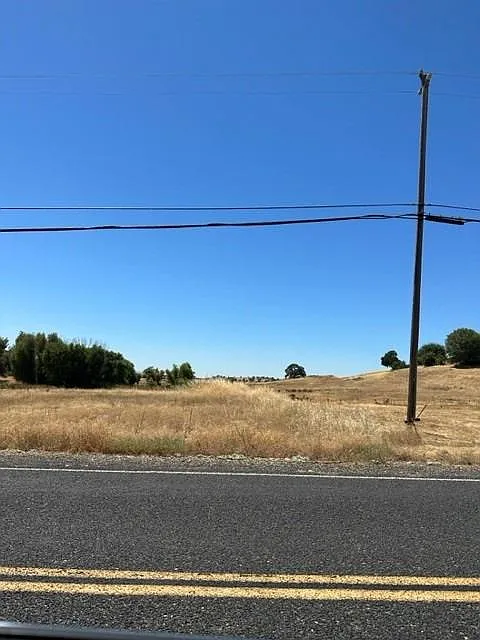 2516 Village Dr photo 1