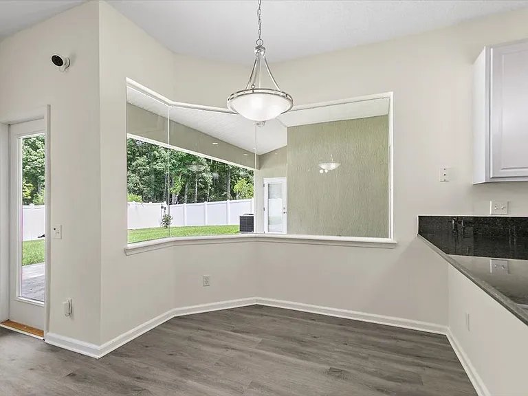8884 Hampton Landing Dr E — Photo 15