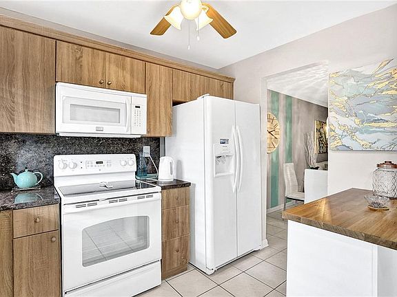 4th image of 9761 Sunrise Lakes Blvd APT 110