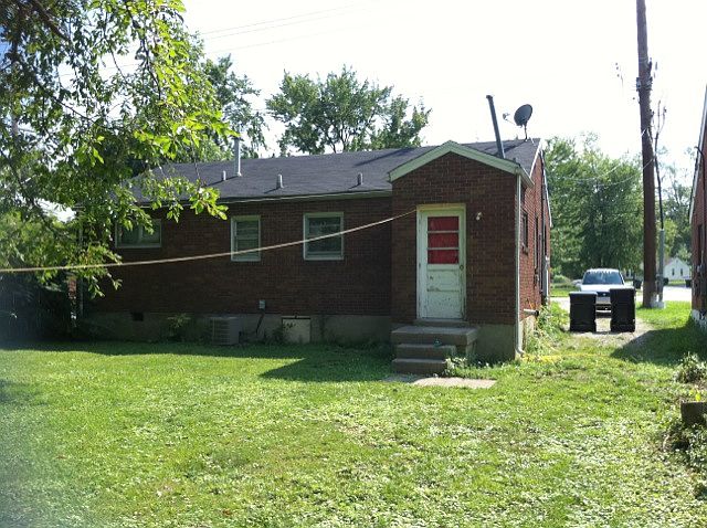 2nd image of 205 Steedly Dr