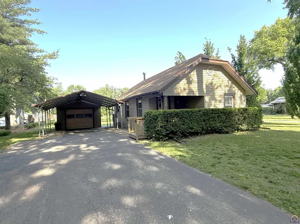 1819 NW Taylor St, Topeka, KS 66608