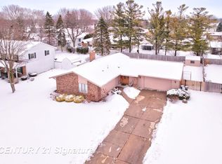 400 Mayflower Dr, Saginaw, MI 48638