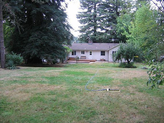 Private 1/2 acre back yard
