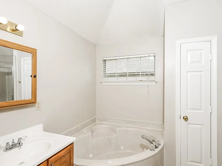 3846 Walden Meadow Dr — Photo 10
