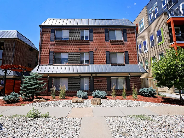 Topaz Apartments — Photo 8