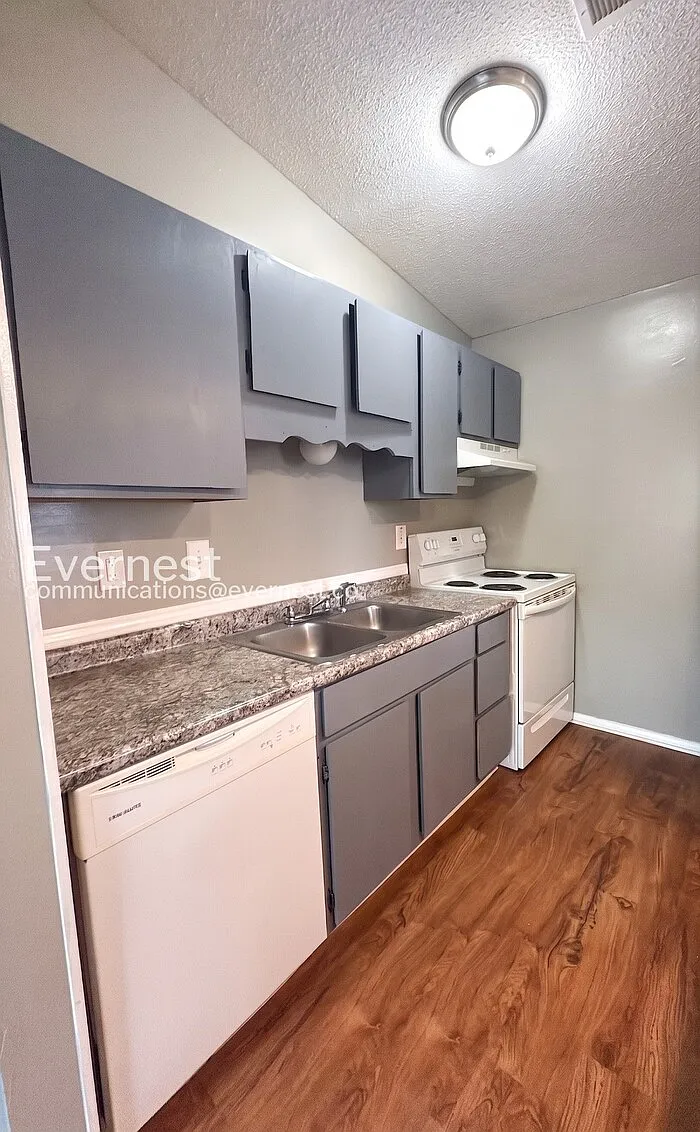 2 bed, 1.0 bath, 814 sqft, $875 — Photo 3