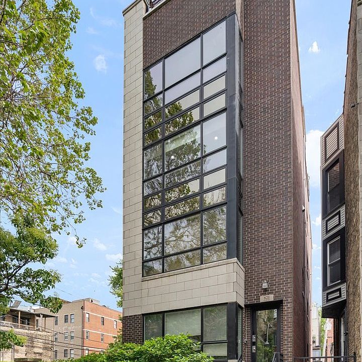 1st image of 821 W Roscoe St #3