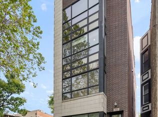 821 W Roscoe St #3, Chicago, IL 60657