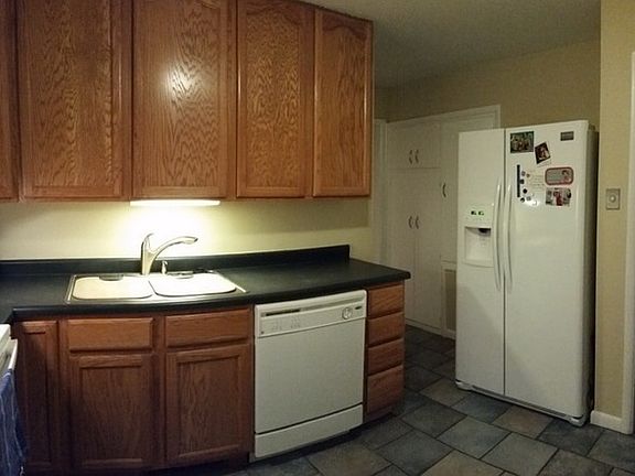4th image of 1011 E Fairclough Dr
