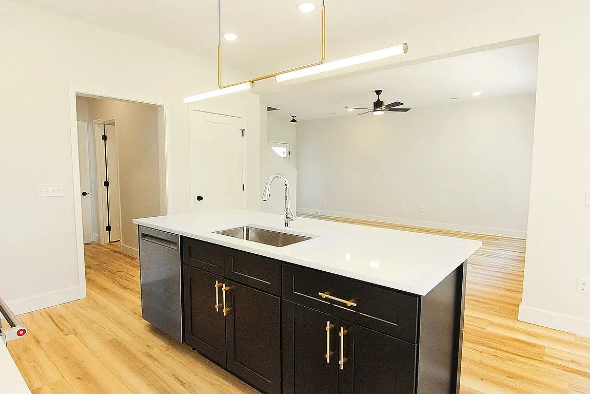 3010Hawthorne — Photo 4