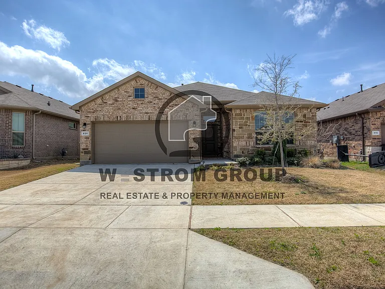 820 Greenford Mnr — Photo 1