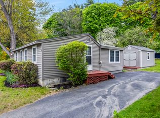 77 Main St, Raymond, ME 04071