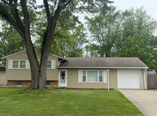 5950 Roosevelt Pl, Merrillville, IN 46410