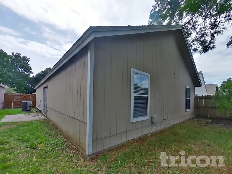 1854 Mackenzie Ct N — Photo 15