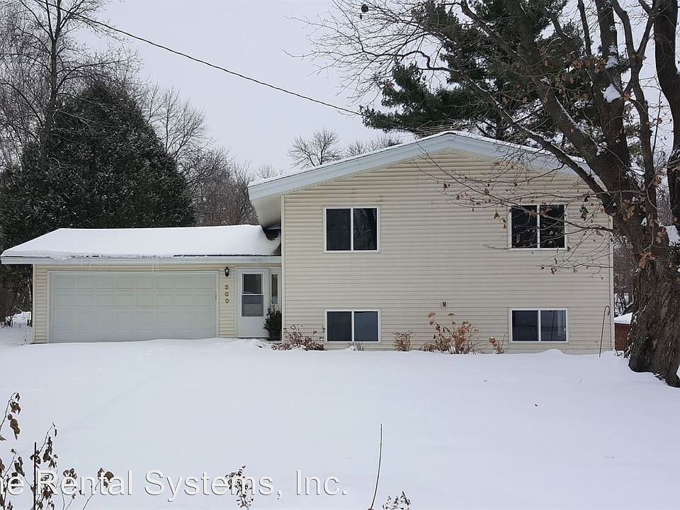 1st image of 300 Greenhill Ln
