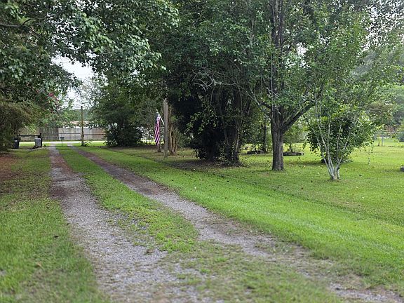3rd image of 373 Cheyenne Rd