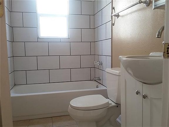 3rd image of 3759 Pauger St