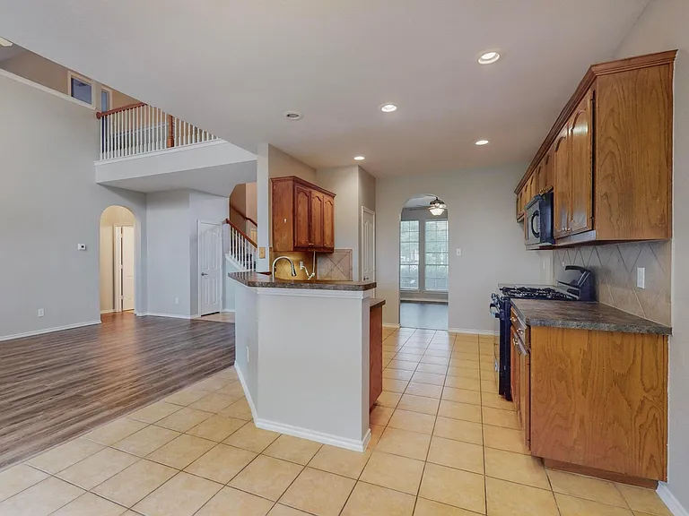 4134 Petersburg Dr — Photo 5