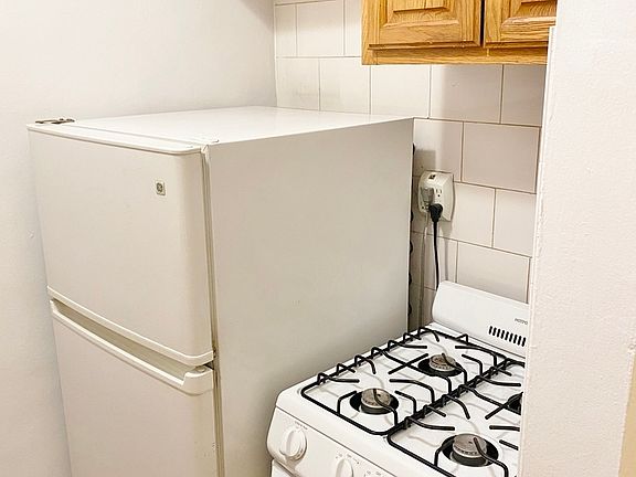 5th image of 520 E 84th St APT 1C
