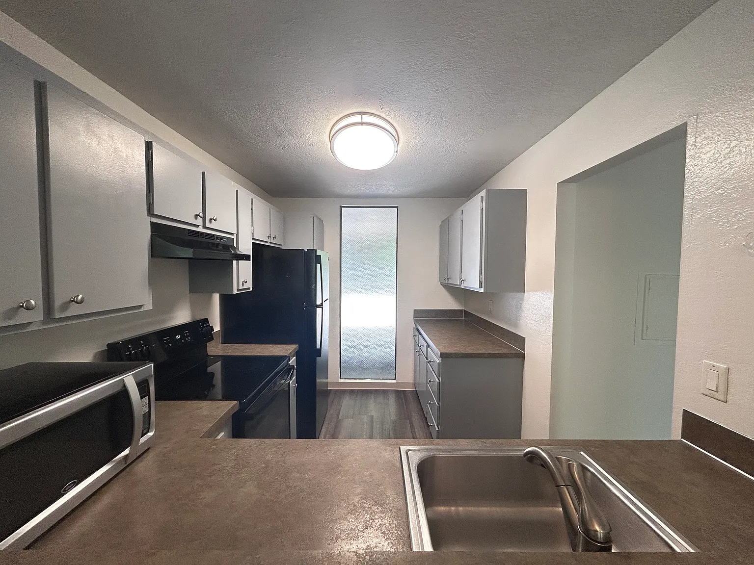 2 bed, 1.5 bath, 1048 sqft, $2,600 — Photo 3
