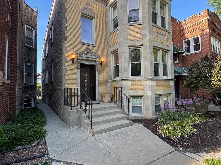 5528 W Berteau Ave #G — Photo 1