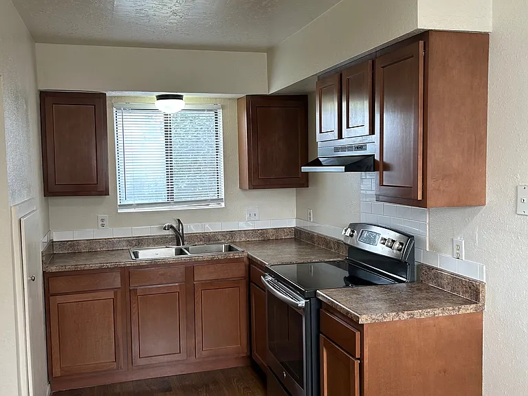 3512 Wellesley Dr NE #C — Photo 5