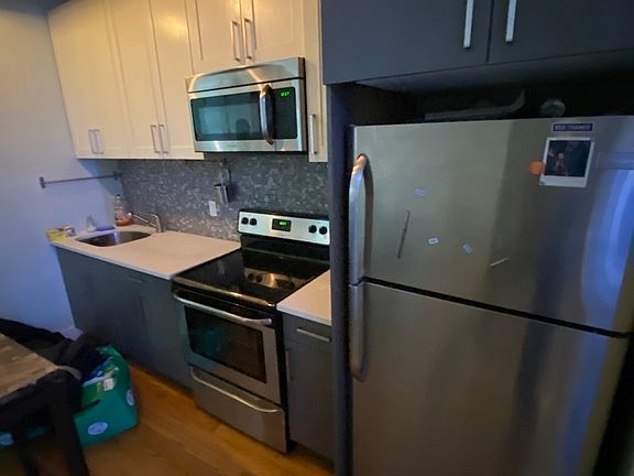 4th image of 319 Melrose St APT 1L