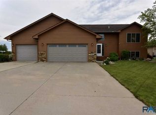 5504 S Kerry Ave, Sioux Falls, SD 57106
